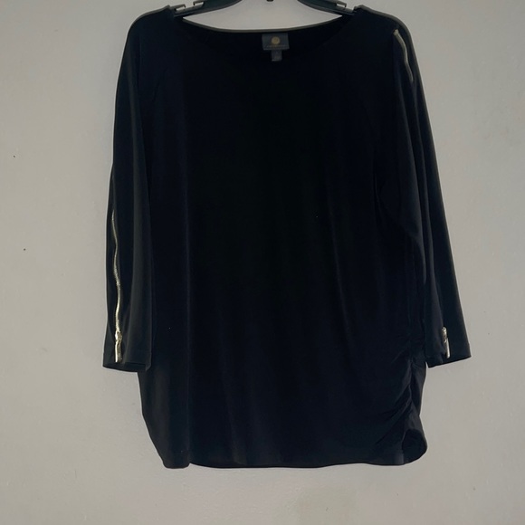 JM Collection Zipper Top! - Picture 2 of 7